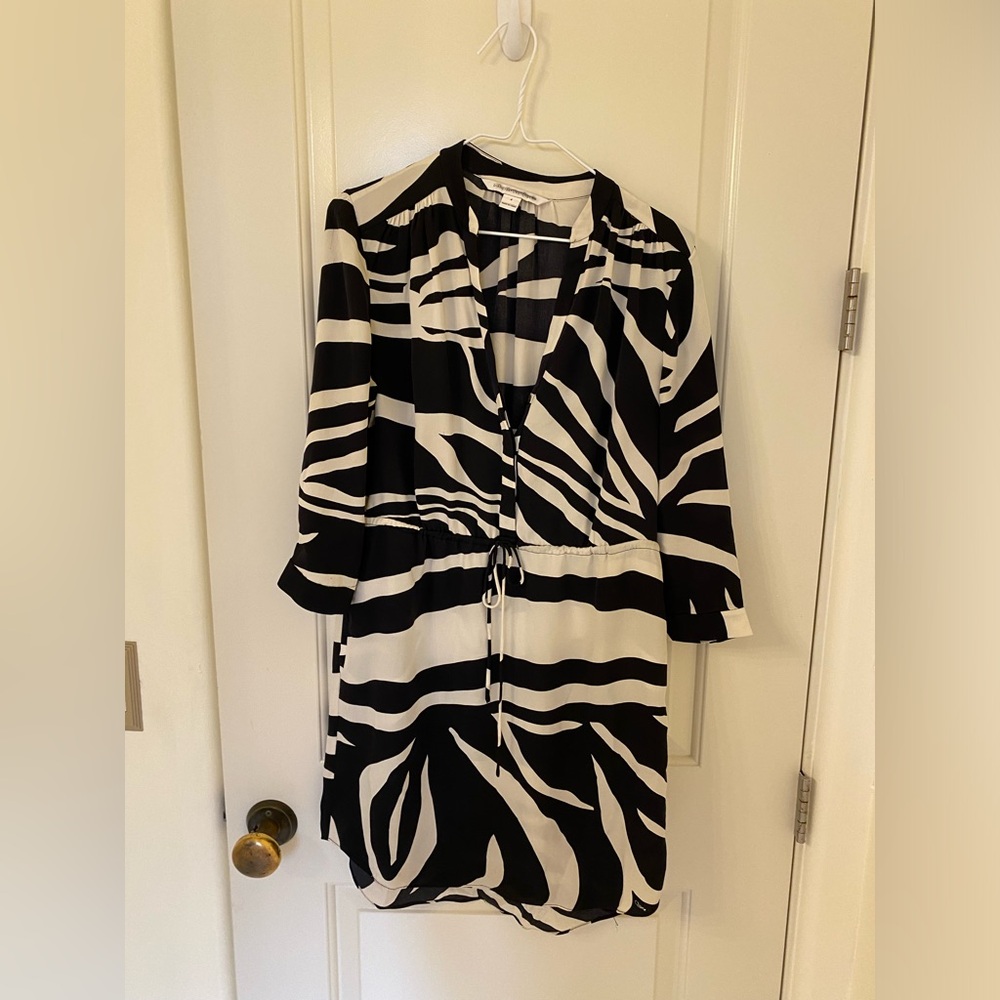 Diane Von Furstenberg silk dress in size 4P